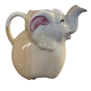Vintage Shawnee Pottery
Elephant Creamer